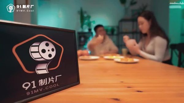 迷操亲姐姐 下药熟女风情亲姐姐 淫语骑乘位诱惑内射