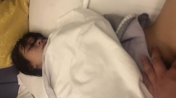 为拉客户被套路灌醉干用过的避孕套放嘴上精子灌嘴里