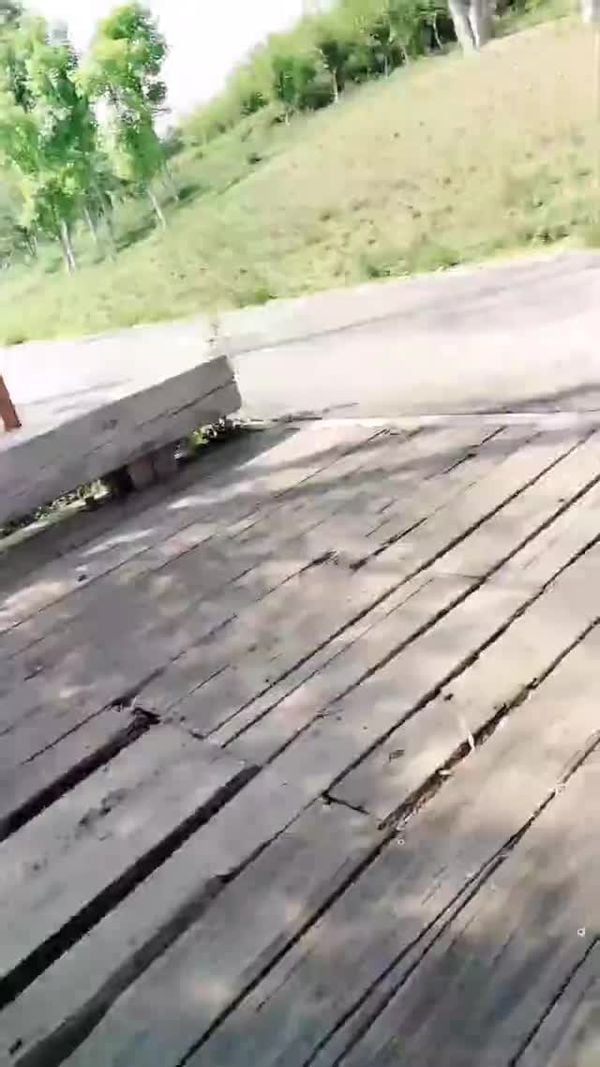 约了漂亮妹子公园野战技术不错像A片情节一样刺激