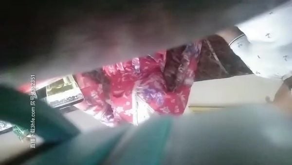 杰哥全国~会所包房玩色子撩大波妹喝了几杯酒卫生间给吹箫