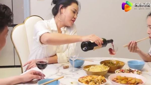 cus-286-继母和女儿3-爸爸不在家先上妹妹再玩弄母亲